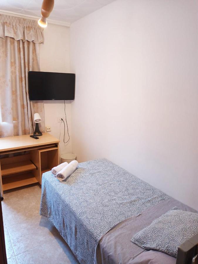 La Malvarrosa Beach Rooms In Shared Apartment Valensiya Dış mekan fotoğraf