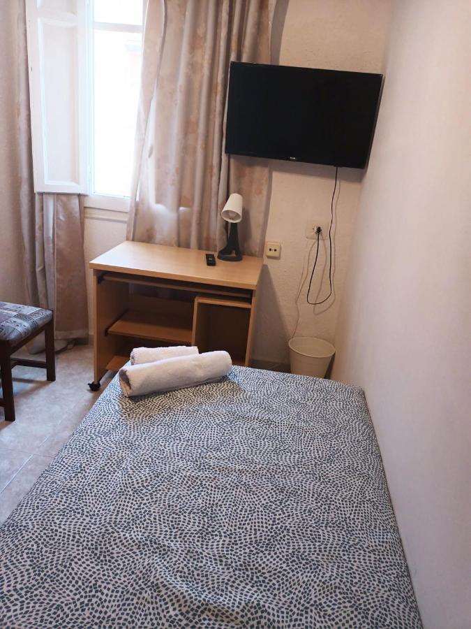 La Malvarrosa Beach Rooms In Shared Apartment Valensiya Dış mekan fotoğraf